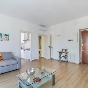 Domusmi Benedetto Marcello-28 Apartment